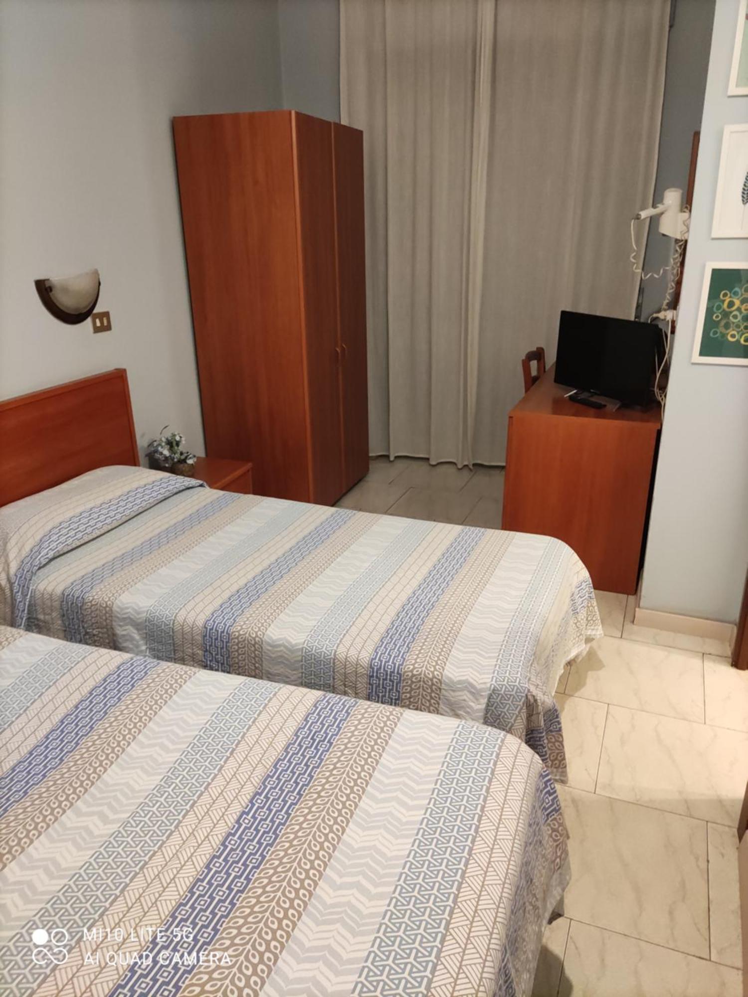 Hostal D'Annunzio House Чезано-Босконе Екстер'єр фото