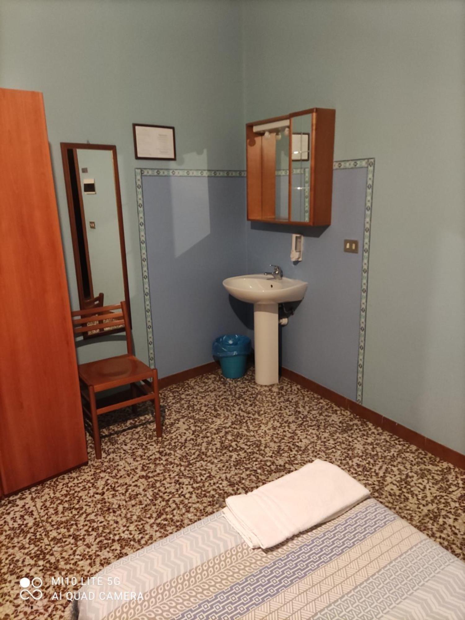 Hostal D'Annunzio House Чезано-Босконе Екстер'єр фото