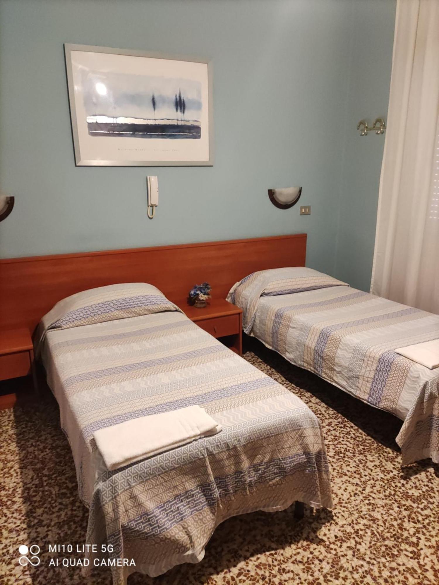 Hostal D'Annunzio House Чезано-Босконе Екстер'єр фото